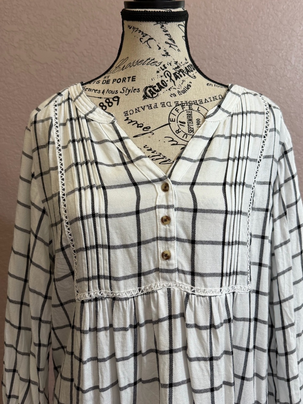 Wrangler White and Black Windowpane V-Neck Popover Top